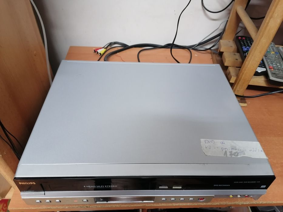 Magnetowid /Nagrywarka VHS Philips DVDR3430V hi-fi stereo