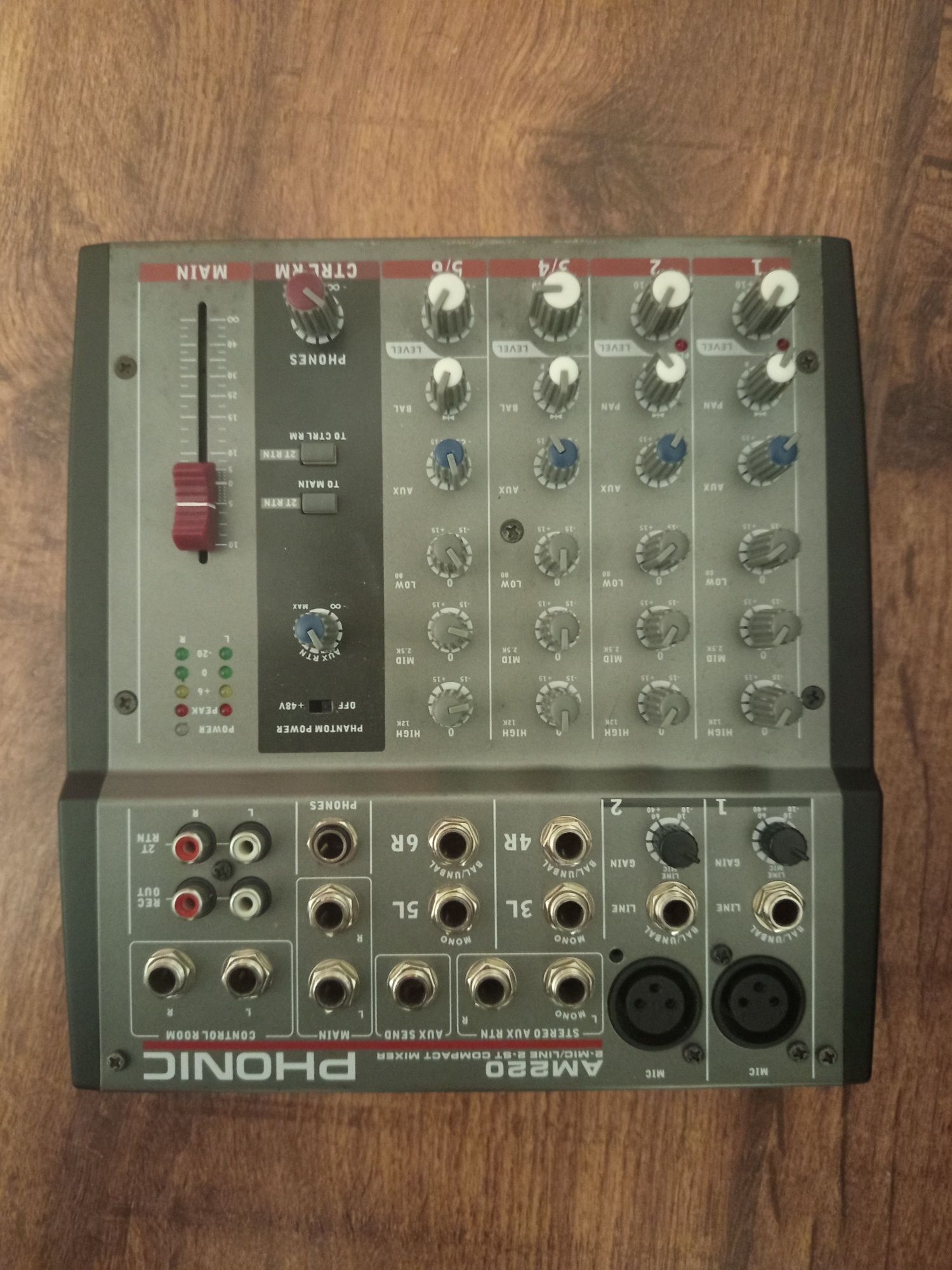 Phonic AM220 Kompaktowy analogowy Mikser audio