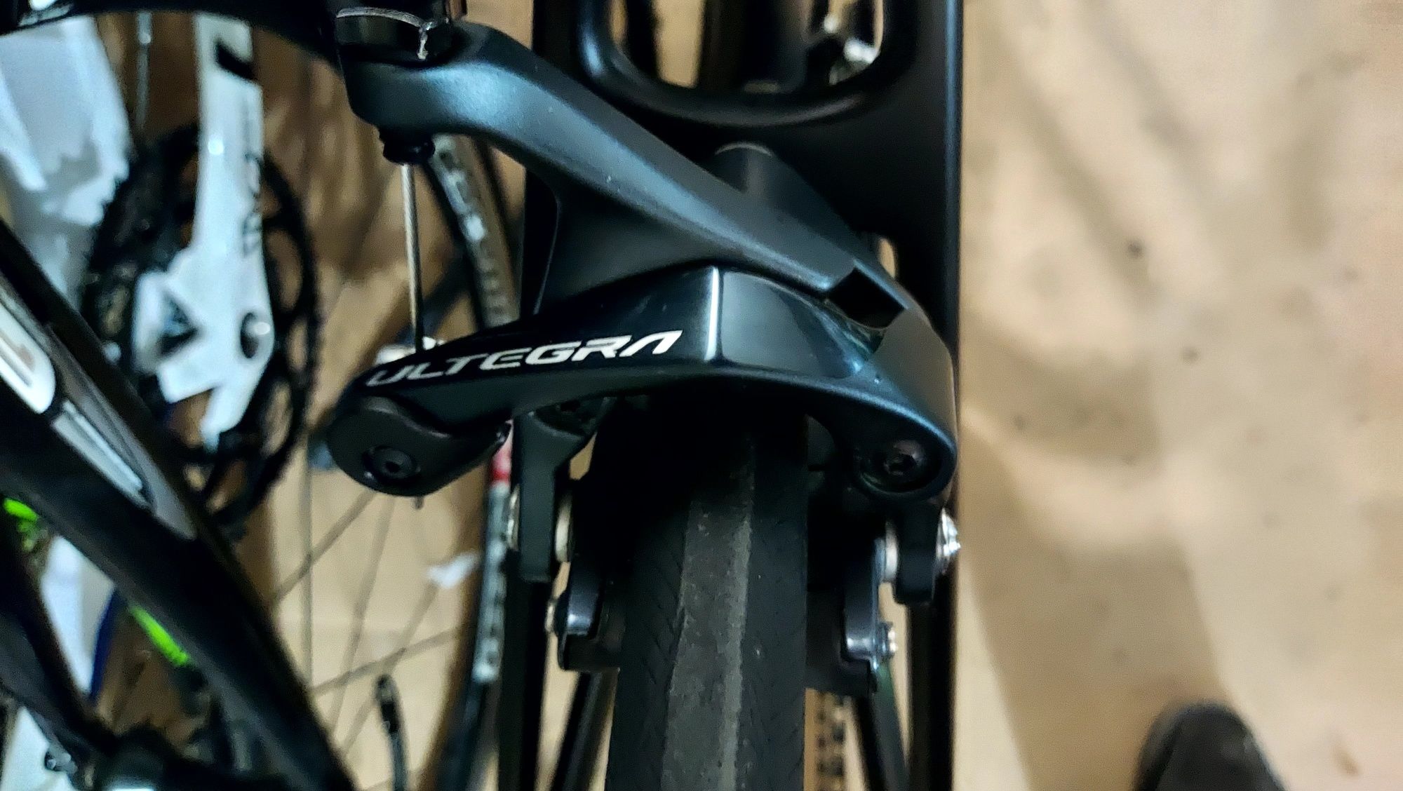 Travões Sram Red e Shimano Ultegra R8000