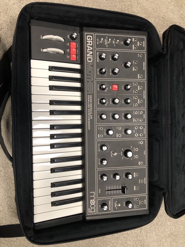 Moog Grandmother DARK + SR Case