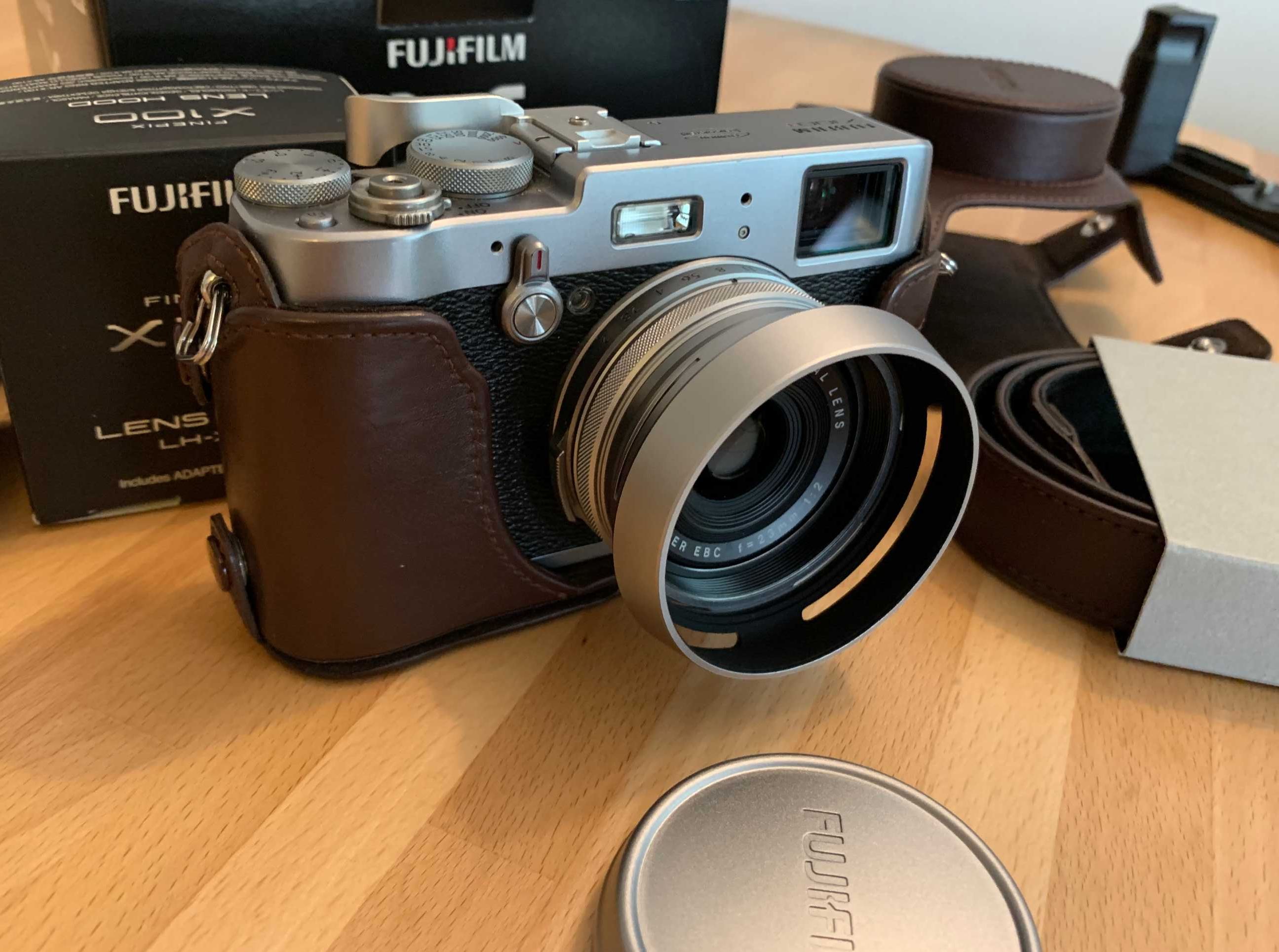 Fuji Fujifilm X-100T Prateada + acessórios extras, como novo (pack)