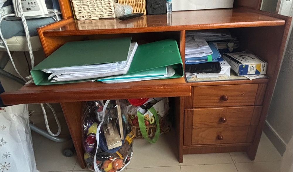 Móvel de quarto, colchão incluído