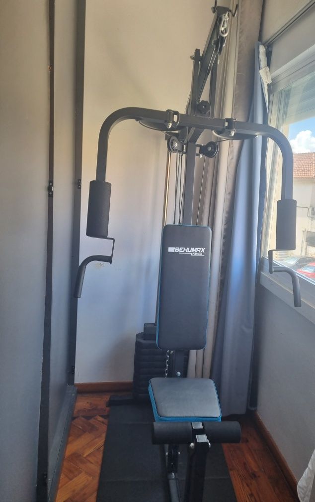Vendo Máquina Multiestação Multigym 300/ musculação  NOVA
