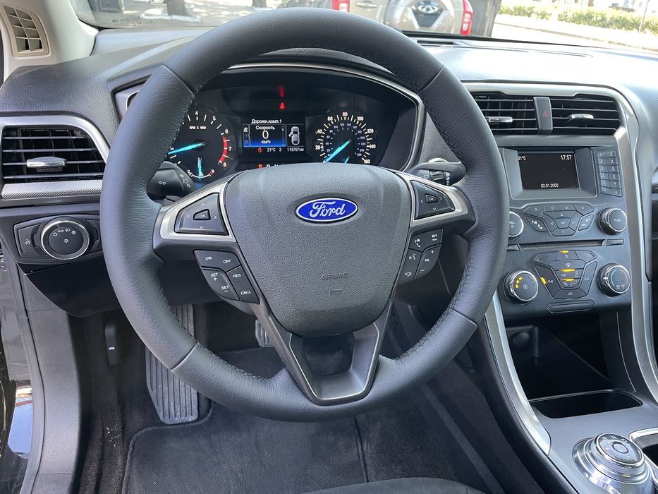 Ford Fusion SE 2017 року випуску