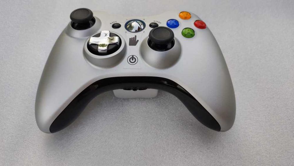Pad Bezprzewodowy Xbox 360 Srebrny Obracany Krzyżak JAK NOWY Microsoft