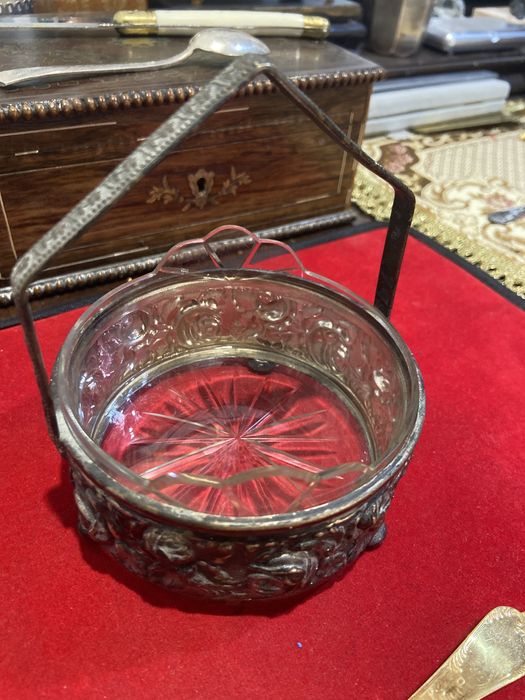 Stara posrebrzana cukierniczka