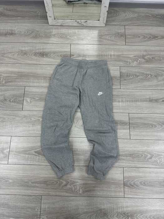 Мужские базовые серые спортивные штаны Nike