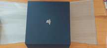 PS4 Pro 1TB + comando original + 4 jogos