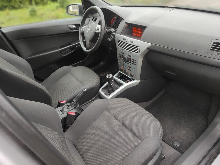 Opel Astra 1.6 115 km 2009 rok