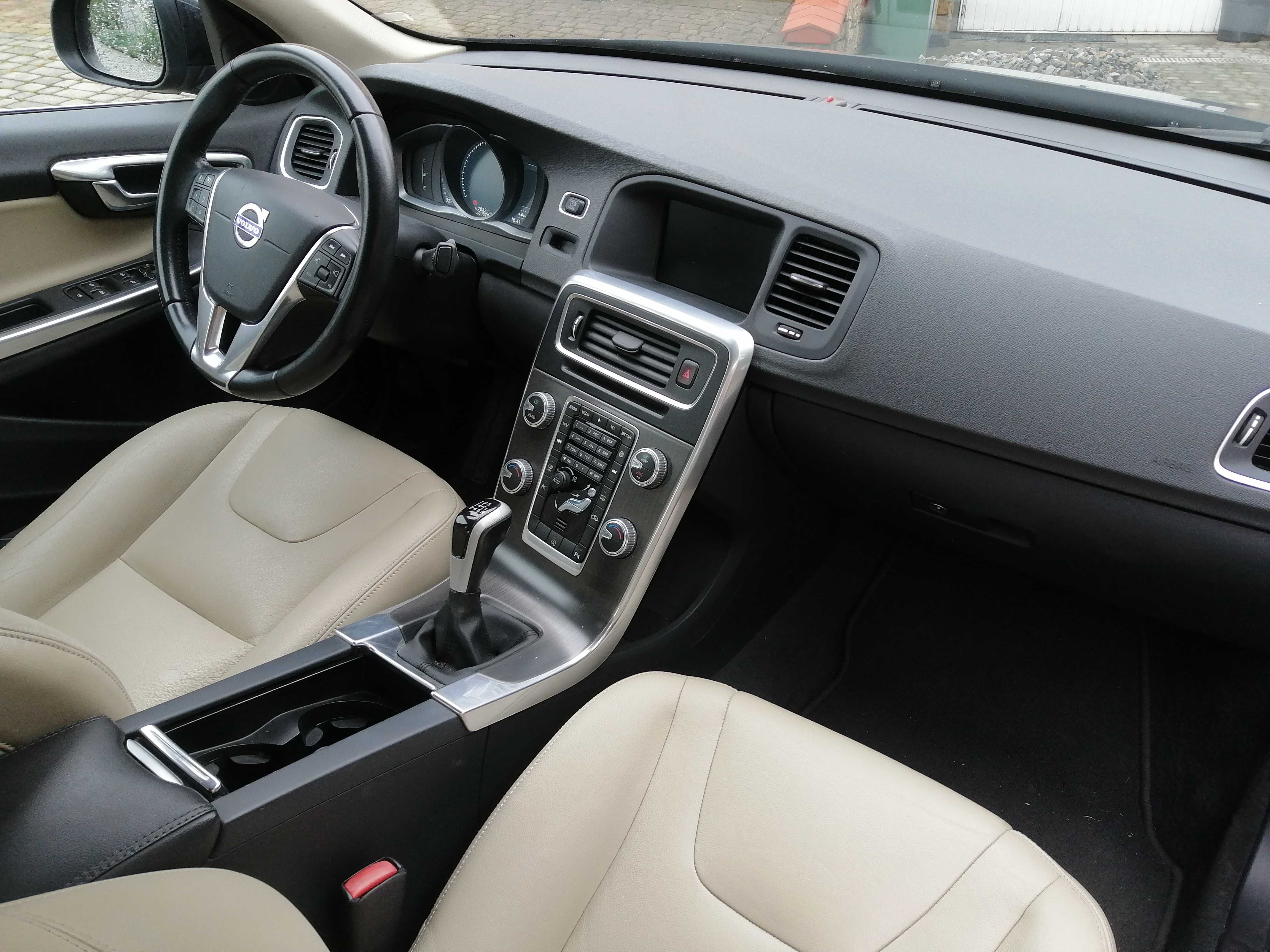 Volvo S60 2.0 D3 150ps - Momentum - stan bdb - 2015r