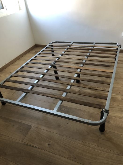 Estrado de casal com pés