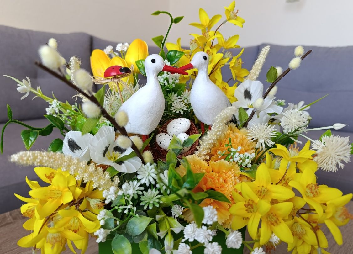Dekoracja wnętrz. Kompozycja kwiatowa do domu. Flowerbox. Prezent