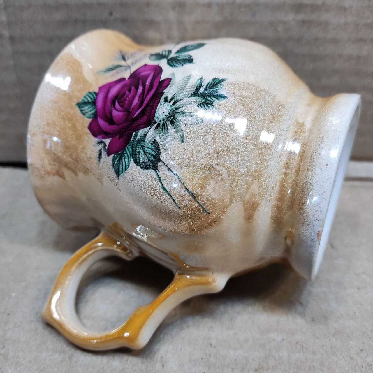 Чашка кофейная с жемчужным блеском и цветочным декором. Фарфор