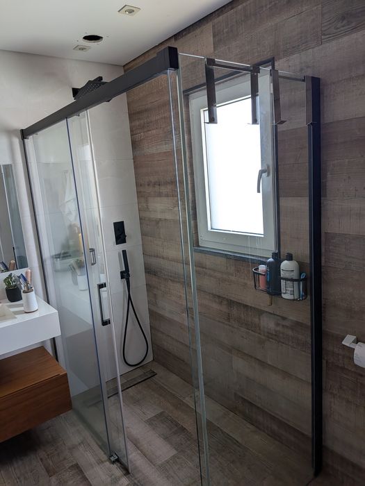 Resguardo duche em cor preto