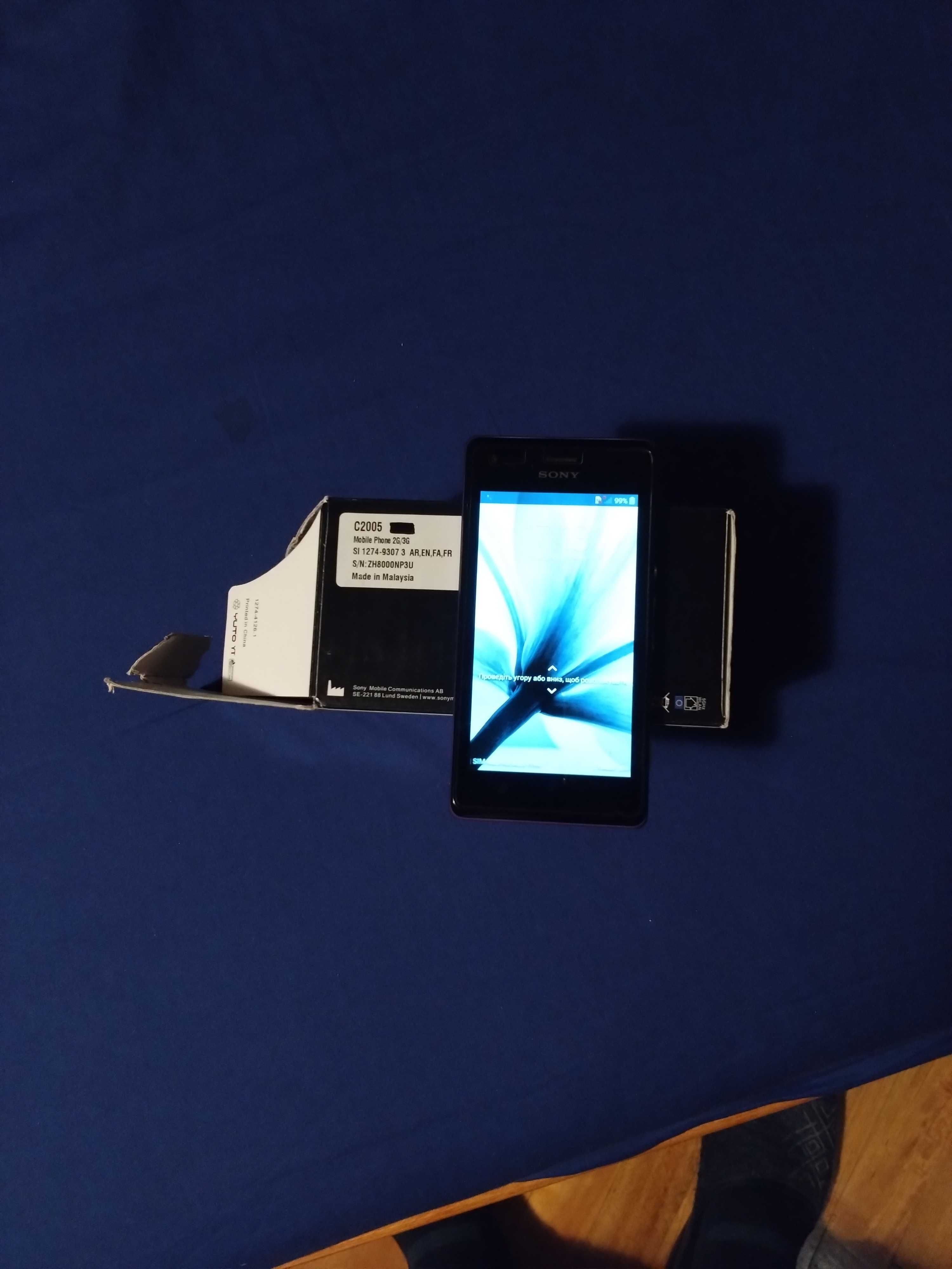 На деталі: (працює) Sony M (C2005) 4" смартфон, фіолетовий