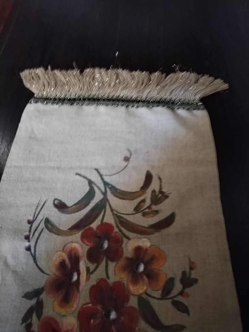 Caminho de mesa pintado