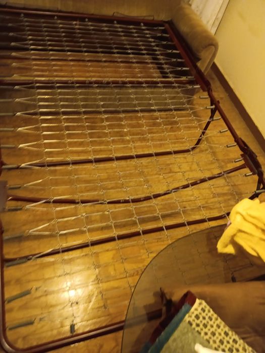 Sofá Cama ,mesa, 6 cadeiras e móvel em vidro