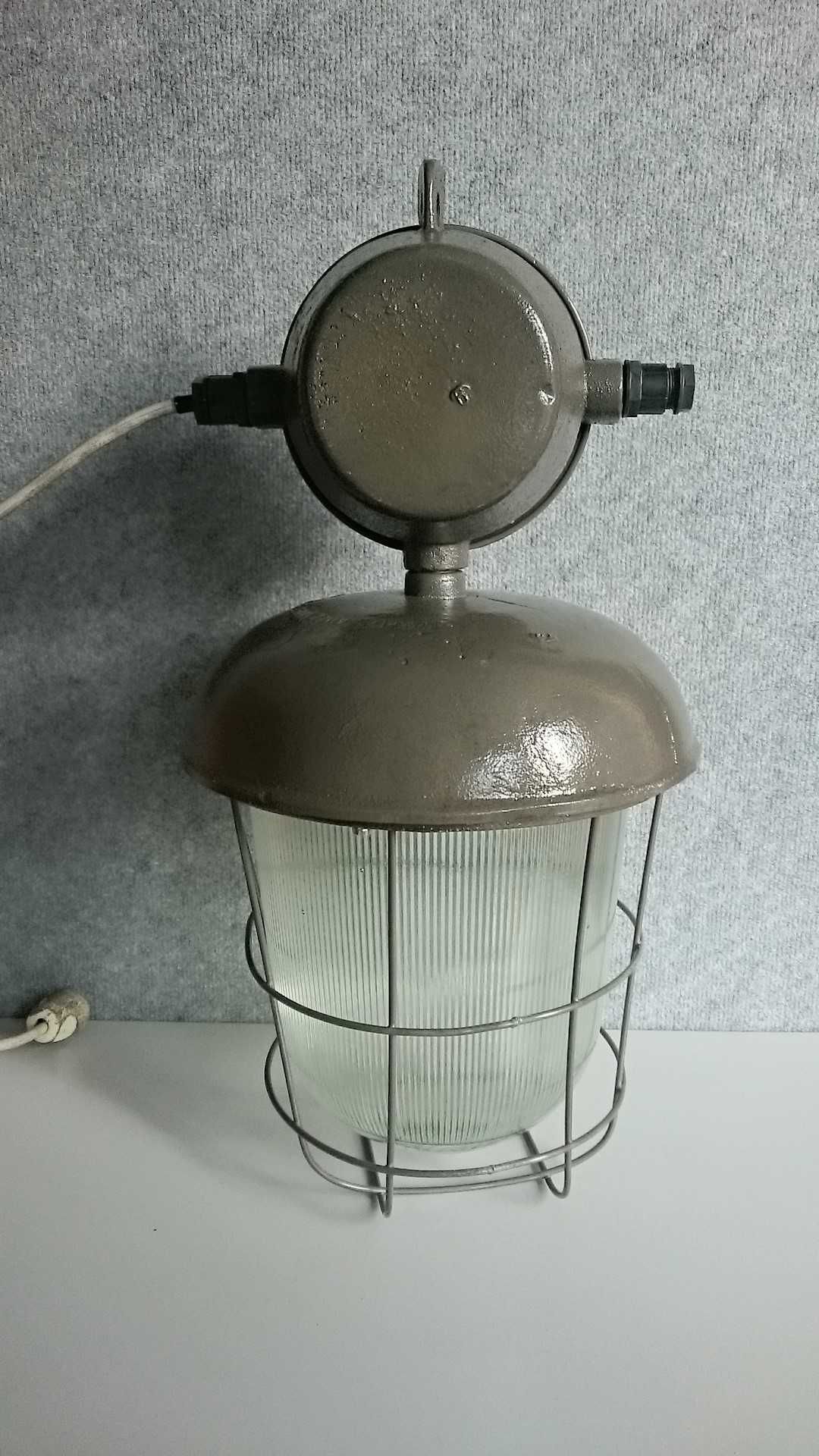 Kolekcjonerska lampa PRL żeliwna duża bakelit loft E40/27