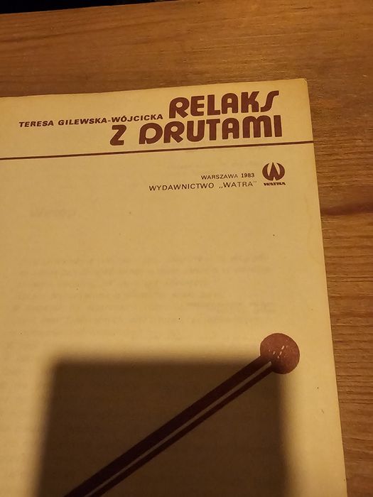 Książka Relaks z drutami rok 1983 za 10 zł