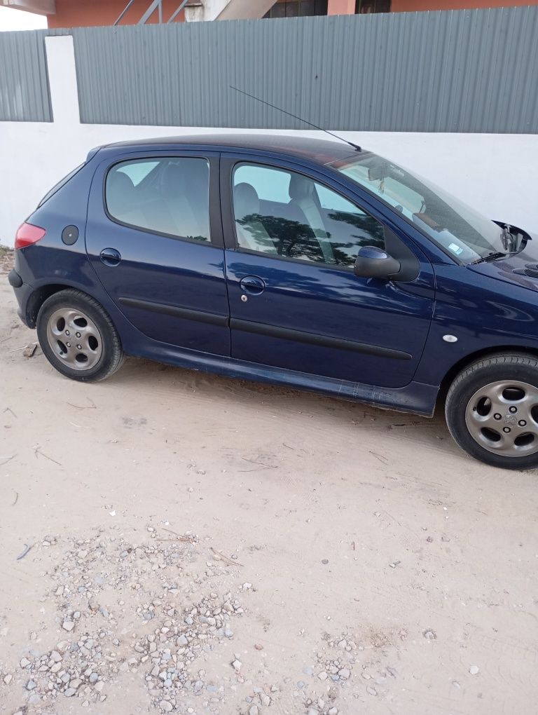 PEUGEOT 206 Hatchback (2A/C) 1.1 i 
Ano 2000
Poder: 60cv
Motor 1.1 L
E
