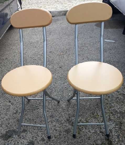 2 Bancos que se arrumam com facilidade.