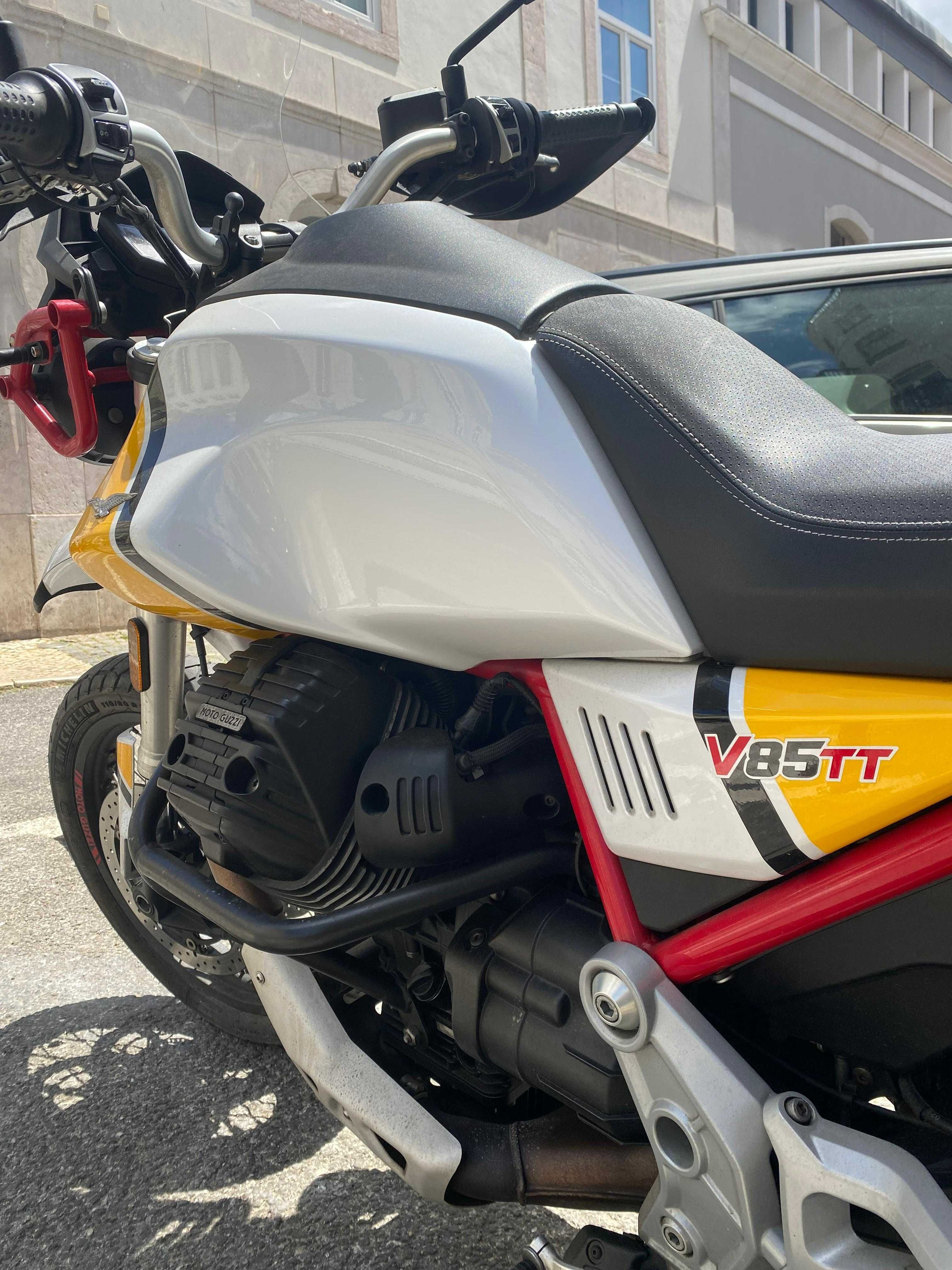 Moto Guzzi V85 V85TT