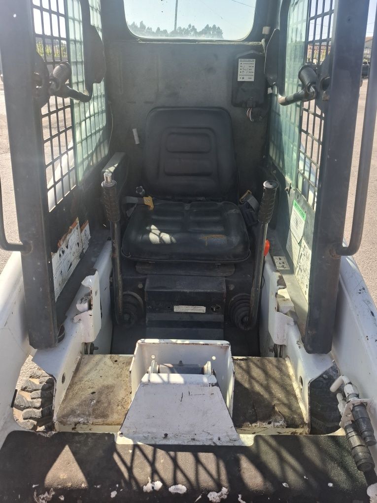 Mini carregadora bobcat 453