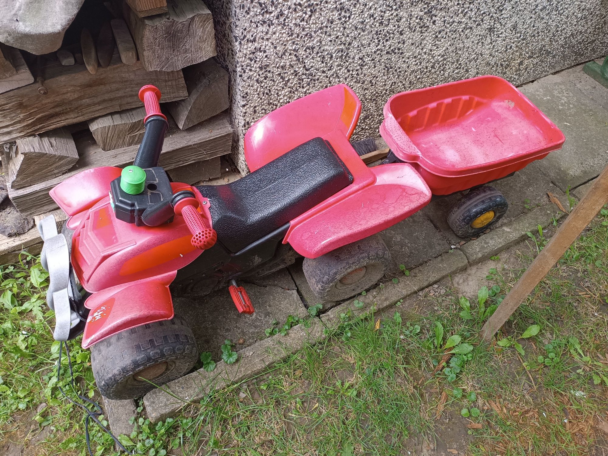 Mini quad z przyczepką – jeździk dla dziecka