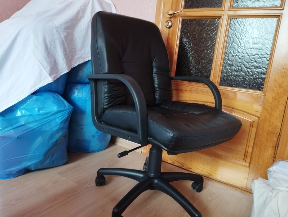 Крісло в хорошому стані