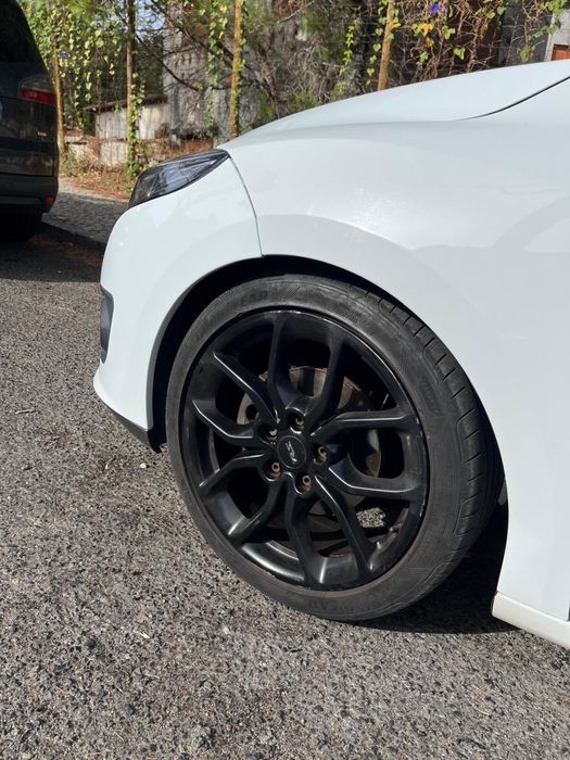 Vendo carro particular cor branco