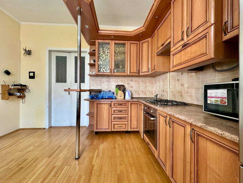 Продаж частини будинку з ділянкою у м.Дрогобич (вул. Довбуша)