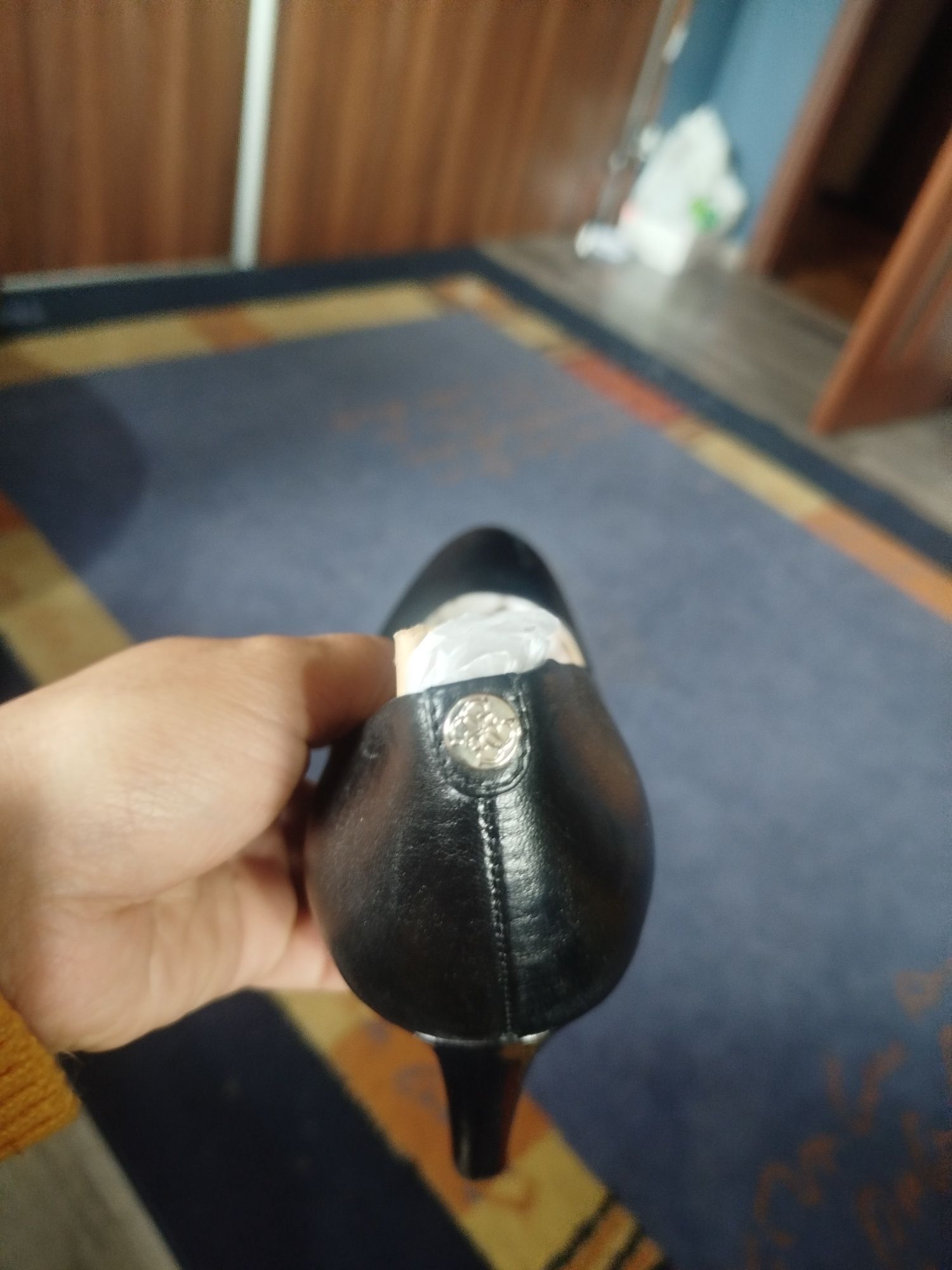Szpilki skóra Guess rozmiar 39