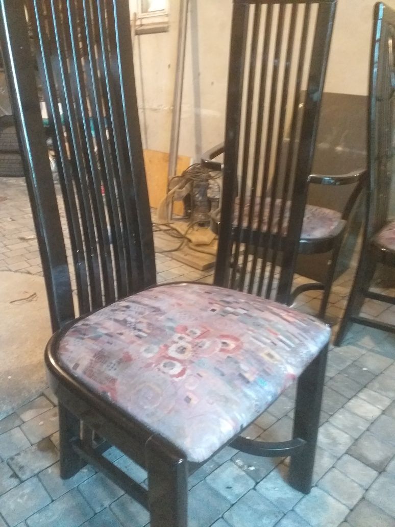 Stół z krzesłami czarny