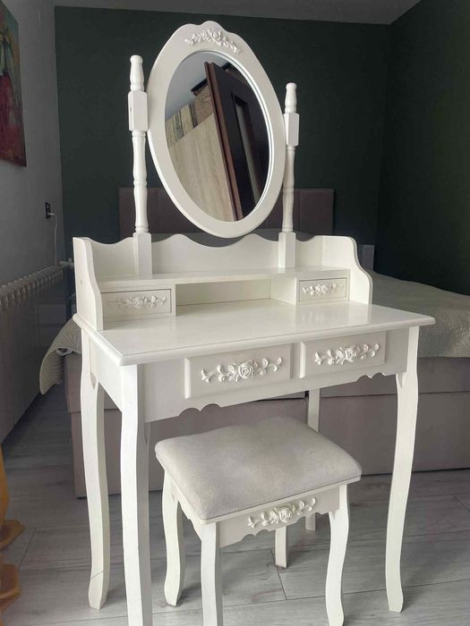 Toaletka mlodziezowa z krzeslem