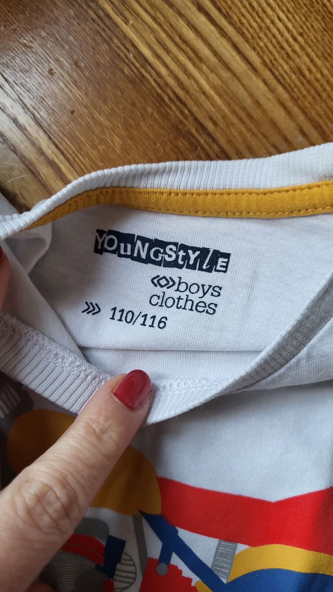 Koszulka chłopięca. T-shirt. Rozmiar 110/116.