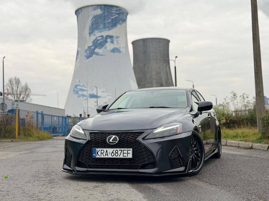 Lexus IS250. 2.5L  2006