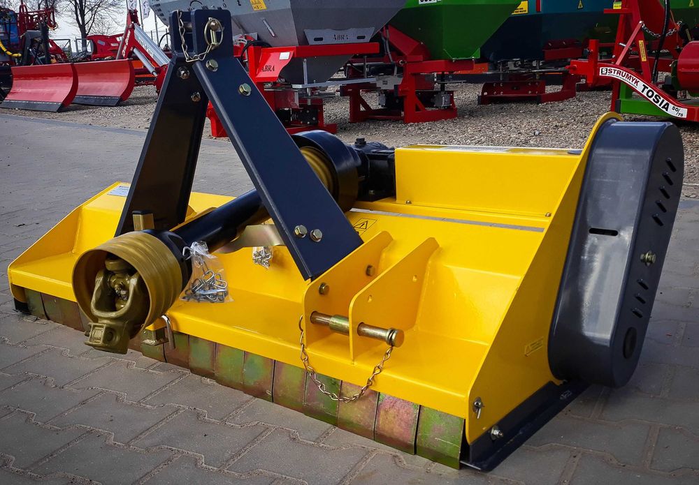 Mała kosiarka bijakowa na fagros LT95