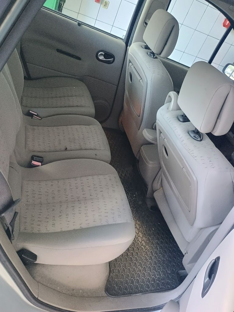 Zadbany Renault Scenic 2 1.9d klima sprawna , zadbany opłaty ważne.