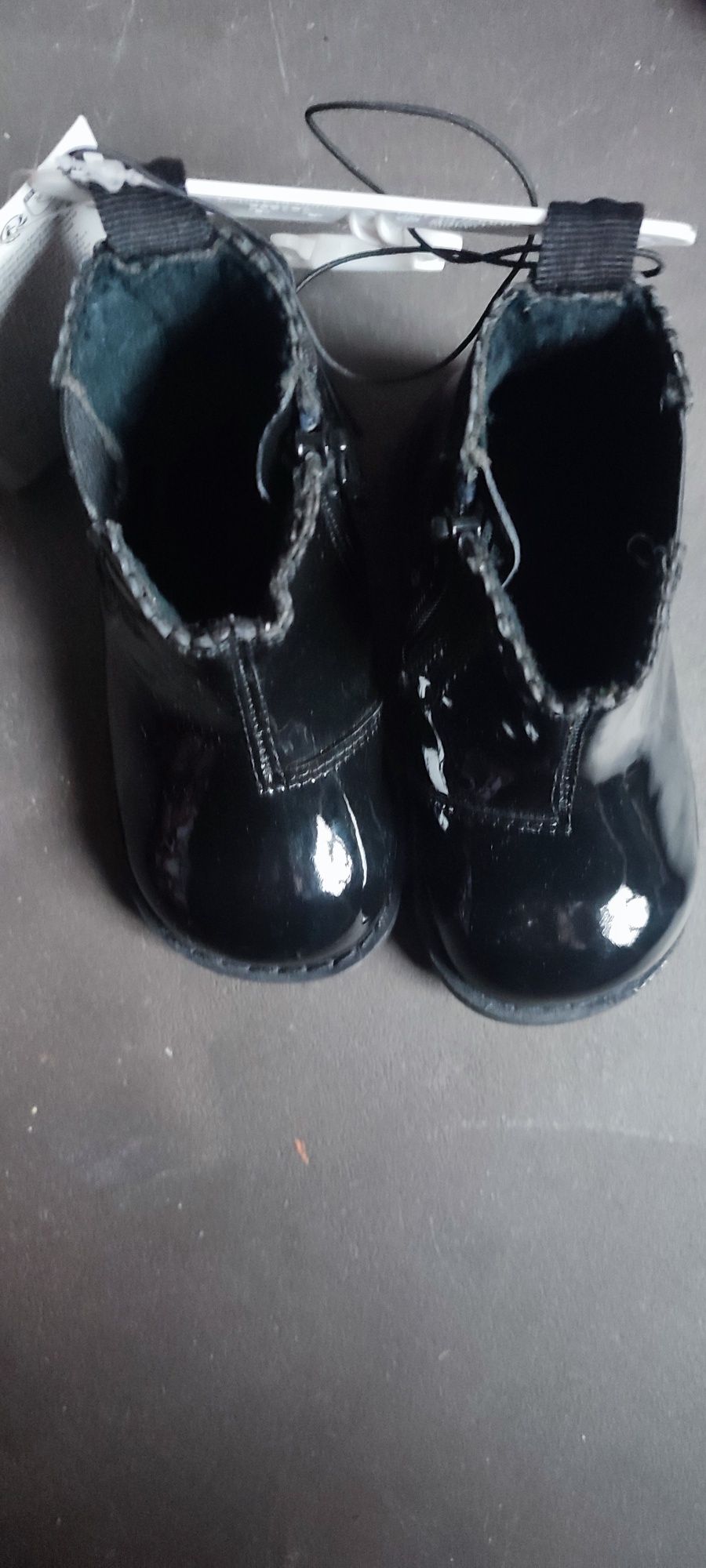 Nowe lakierowane botki H&M