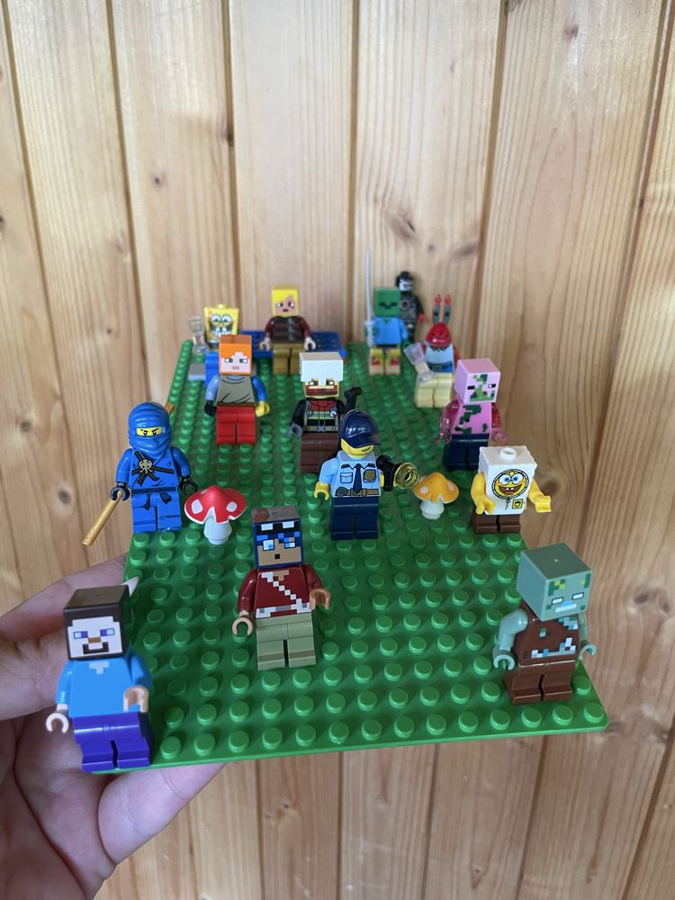 Lego дві коробки з фігурками Ninjago, Minecraft, SpongeBob і звичані