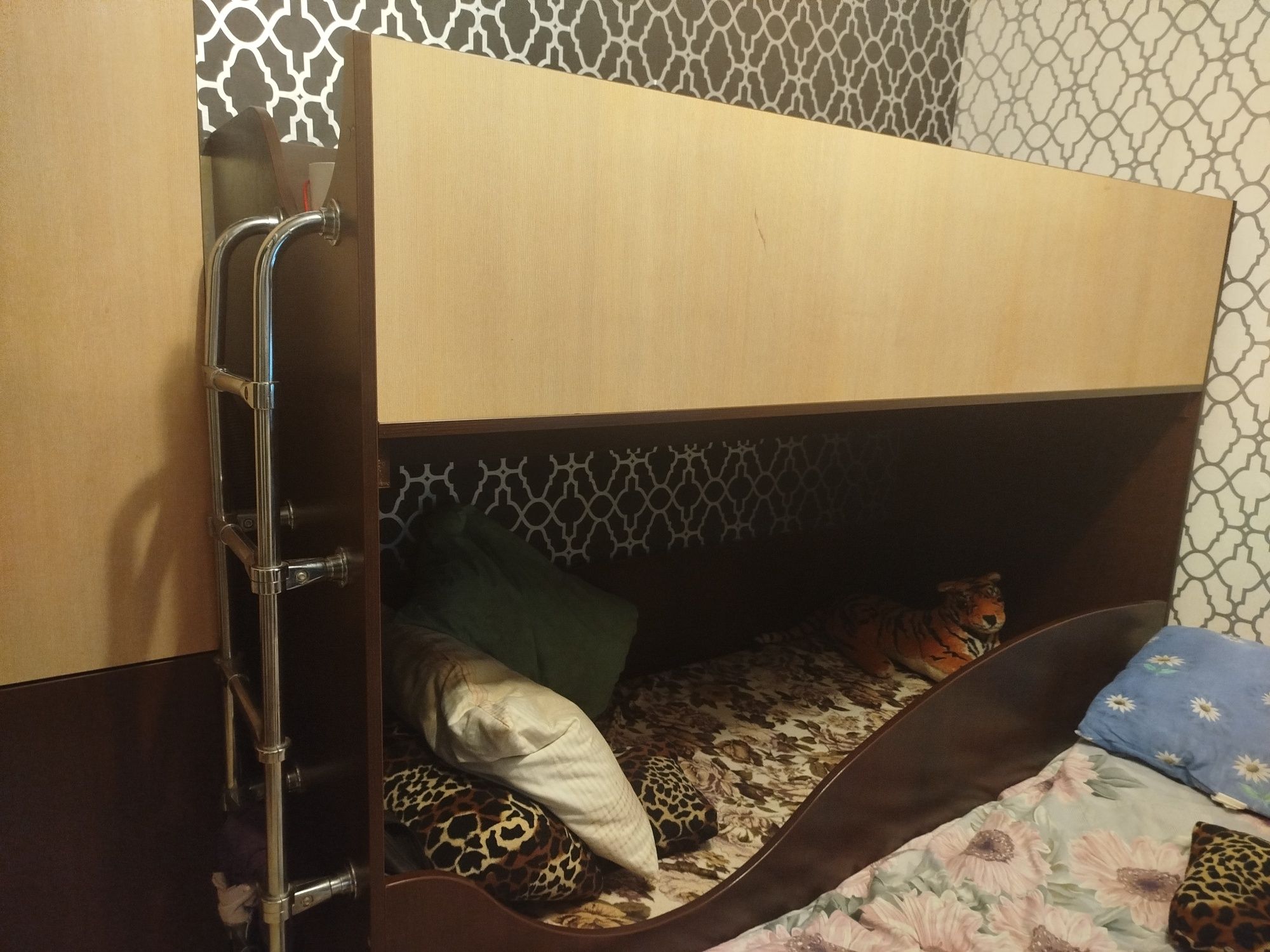 Двухъярусная кровать