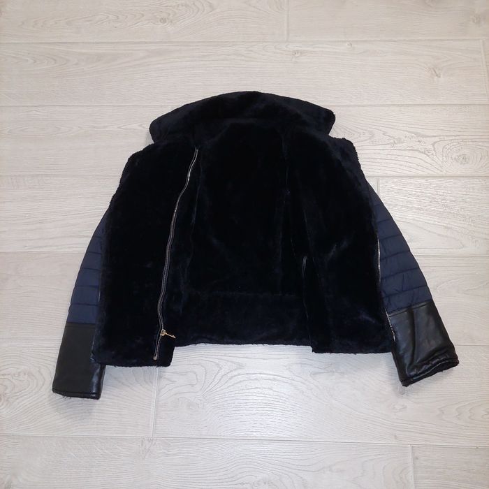 Жіночі зимова куртка двухстороння Guess косуха авіатор