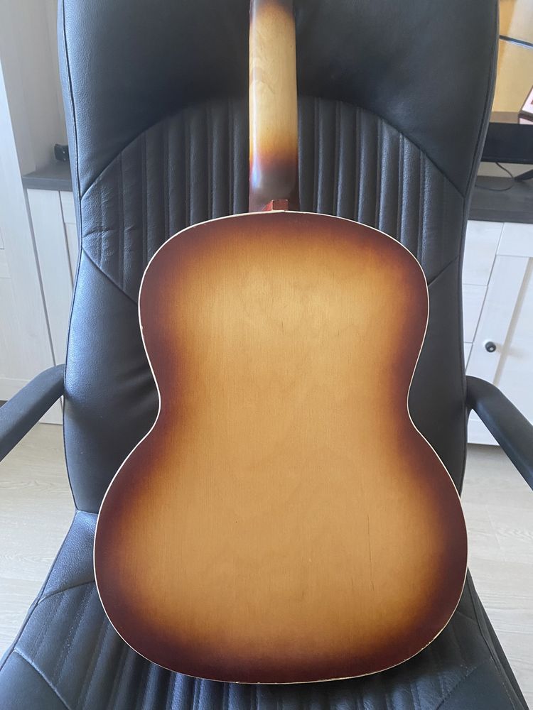 Продам акустичну гітару українського виробництва