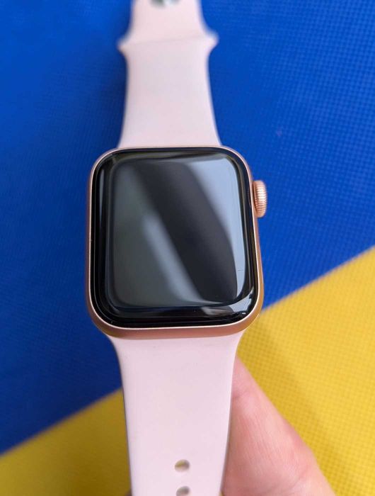 Гарний стан Магазин Apple Watch SE 40 Gold АКБ 99%  майже нові