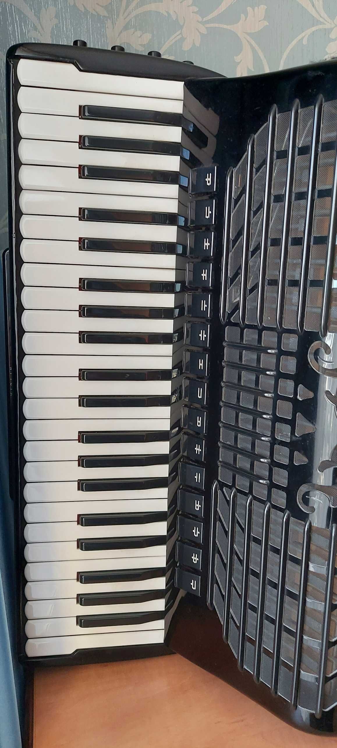 Akordeon Armando BUGARI model  Bayan Selecta piano z konwertorem