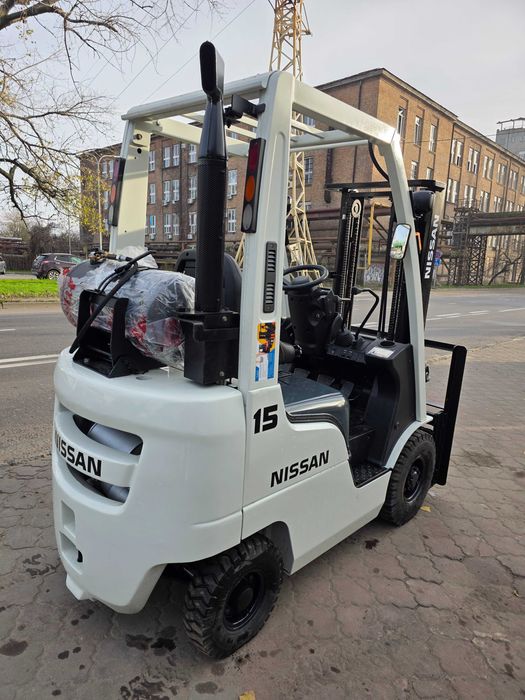 Навантажувач вилковий NISSAN P1F1A15D