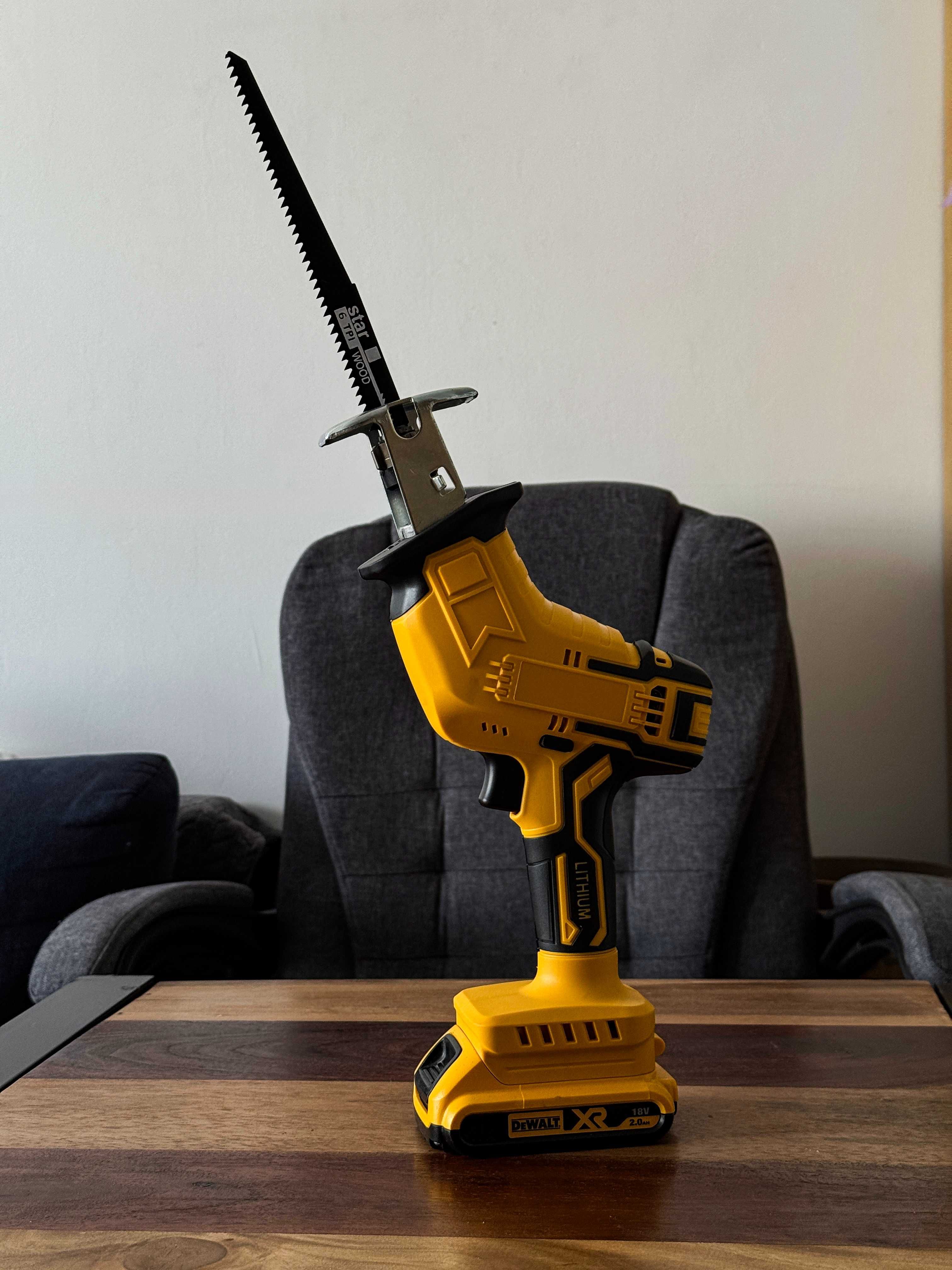 mobilna pilarka do pracy na dachu wersja do AKU DEWALT XR