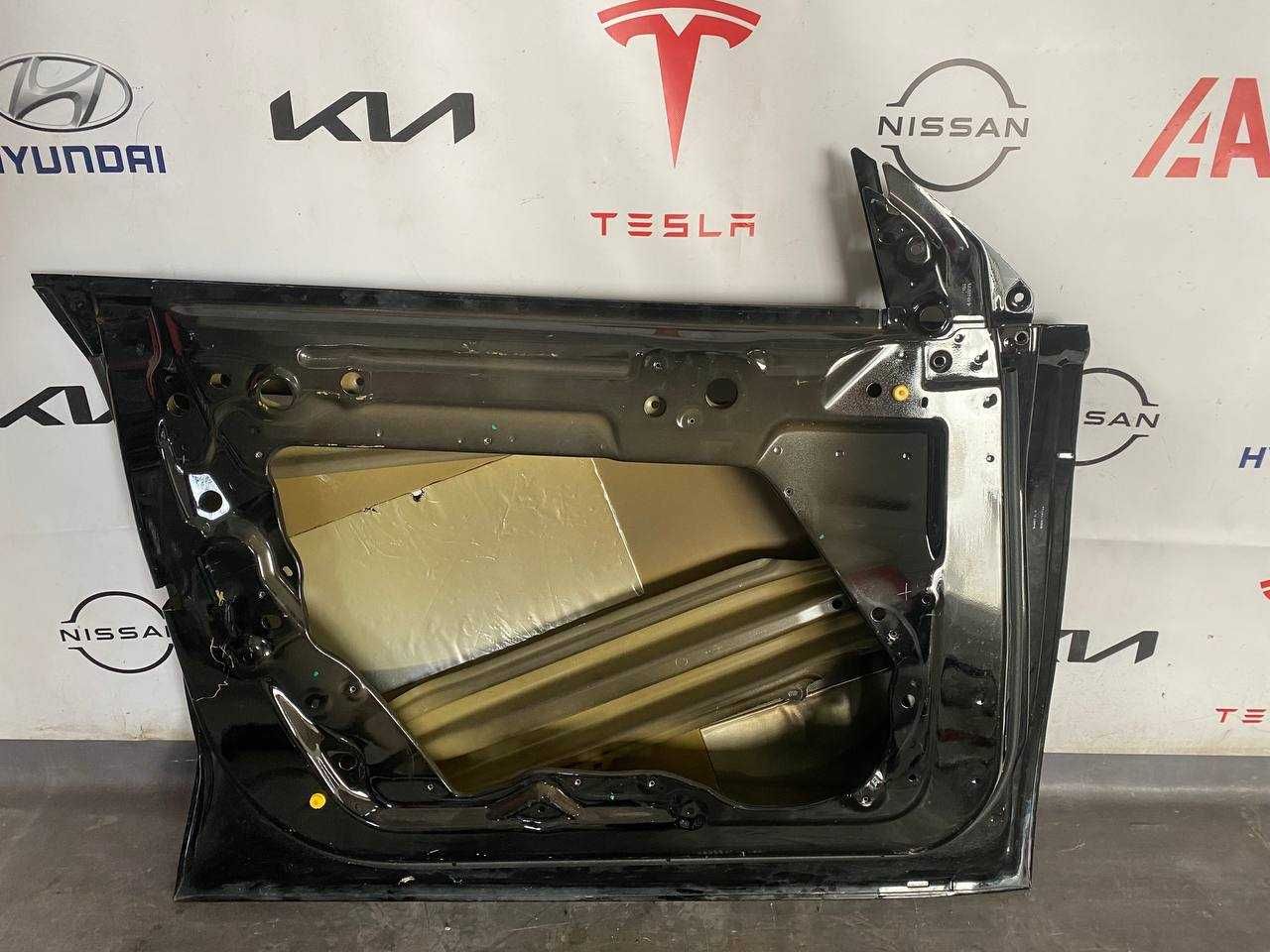 Двері передні ліві Tesla Model Y 2020-2025 1493537-00-D
