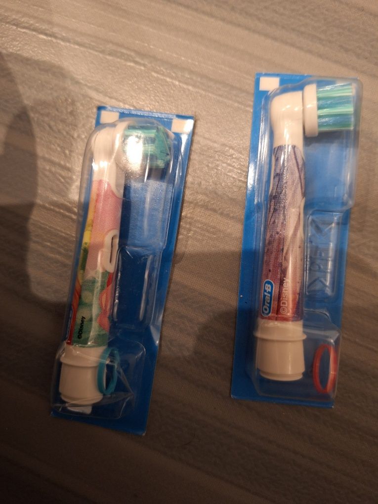 Szczoteczka oscylacyjna dla dzieci Braun Oral B +  2 nowe końcówki