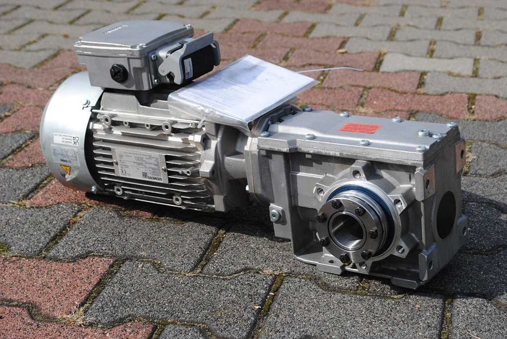 Motoreduktor kątowy 1.1kw. 304obr./min. firmy siemens